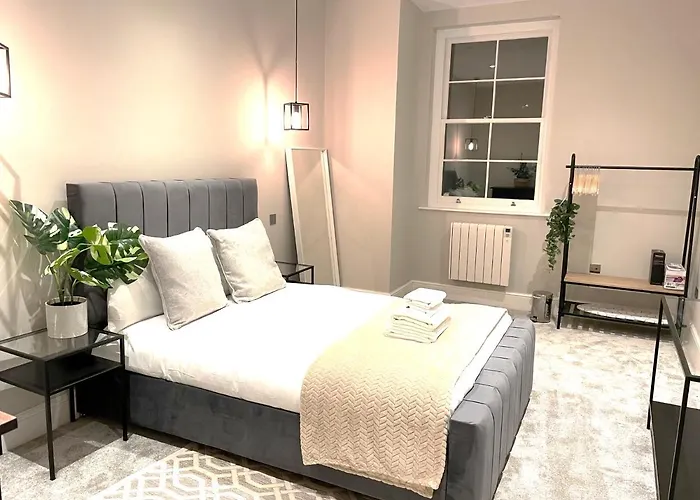 Home Crowd Luxury Apartments - Park View